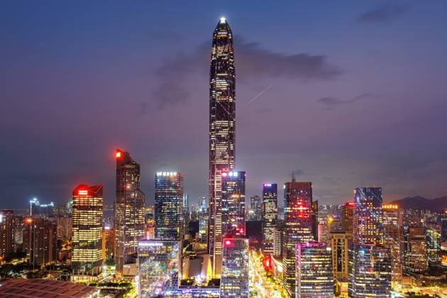 Shenzhen Skyline mit Hochhäuser Innenstadt Futian Bezirk bei Nacht in Shenzhen, China Shenzhen Skyline mit Hochhäuser Innenstadt Futian Bezirk bei Nacht in Shenzhen, China Copyright: xZoonar.com MarkusxMainkax 23034035