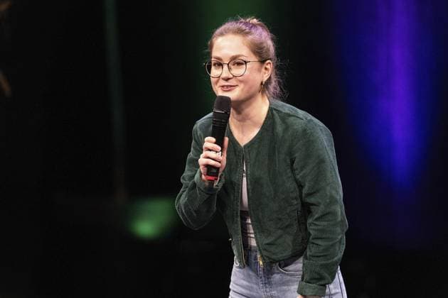 Presentation of the Comedy Award Recklinghausen Hurz 2025 FOR EDITORIAL PURPOSES ONLY EDITORIAL USE ONLY p Presentation of the Comedy Award Recklinghausen Hurz 2025 on Monday, March 24, 2025 at the Festspielhaus in Recklinghausen Florentine Osche during her performance Recklinghausen NRW Recklinghausen Copyright StefanxArendx xFUNKExFotoxService Copyright: StefanxArendx xFUNKExFotoxService doc7zwurfo7jwo1hopum7k8 ,EDITORIAL USE ONLY Copyright: StefanxArendx xFUNKExFotoxService