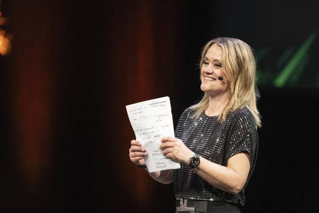 Presentation of the Comedy Award Recklinghausen Hurz 2025 FOR EDITORIAL PURPOSES ONLY EDITORIAL USE ONLY p Presentation of the Comedy Award Recklinghausen Hurz 2025 on Monday, March 24, 2025 at the Festspielhaus in Recklinghausen Lisa Feller during her acceptance speech Recklinghausen NRW Recklinghausen Copyright StefanxArendx xFUNKExFotoxService Copyright: StefanxArendx xFUNKExFotoxService doc7zwuri0ef0g17sq8ck8r ,EDITORIAL USE ONLY Copyright: StefanxArendx xFUNKExFotoxService