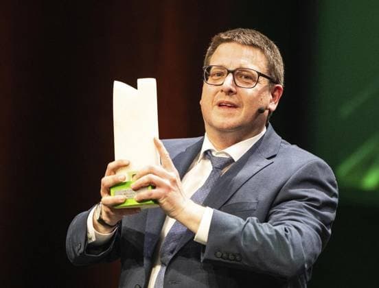Presentation of the Comedy Award Recklinghausen Hurz 2025 FOR EDITORIAL PURPOSES ONLY EDITORIAL USE ONLY p Presentation of the Comedy Award Recklinghausen Hurz 2025 on Monday, March 24, 2025 at the Festspielhaus in Recklinghausen Kai Magnus Sting during his acceptance speech Recklinghausen NRW Recklinghausen Copyright StefanxArendx xFUNKExFotoxService Copyright: StefanxArendx xFUNKExFotoxService doc7zwurz2mob7uao70km7 ,EDITORIAL USE ONLY Copyright: StefanxArendx xFUNKExFotoxService