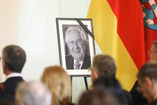 Bilder des Jahres 2025, News 03 März News Themen der Woche KW13 News Bilder des Tages Trauerstaatsakt für Bernhard Vogel Mainz, 25.3.2025 Trauerstaatsakt für Bernhard Vogel im Festsaal der Mainzer Staatskanzlei in Mainz Rheinland-Pfalz Deutschland *** Act of mourning for Bernhard Vogel Mainz, 25 3 2025 Act of mourning for Bernhard Vogel in the ballroom of the Mainz State Chancellery in Mainz Rhineland-Palatinate Germany Copyright: xMatthiasxGränzdörferx