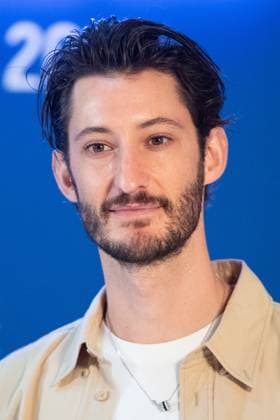 Cesar Des Lyceens 2025 Pierre Niney attending the Le Comte De Monte-Christo - Cesar Des Lyceens 2025 at La Sorbonne University in Paris, France on March 26, 2025. Photo by Aurore Marechal ABACAPRESS.COM Paris France  Copyright: xMarechalxAurore ABACAx