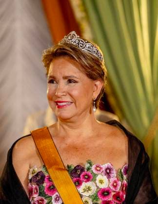 Luxemburger Royals veranstalteten Gala-Dinner für Tharman Shanmugaratnam aus Singapur 27-03-2025 Gala Grand Duchess Maria Teresa with Tharman Shanmugaratnam, President of the Republic of Singapore, and Mrs. Jane Ittogi Shanmugaratnam pictured at the state banquet before the statebanquet at Palais Grand-Ducal on the 1st day of the 2 day statevisit to Luxembourg. Â  Copyright: xPPEx