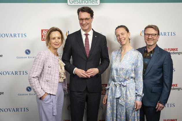 Bilder des Jahres 2025, News 03 März News Themen der Woche KW13 News Bilder des Tages Frauengesundheitsgipfel im FMO ** NUR FÜR REDAKTIONELLE ZWECKE ** EDITORIAL USE ONLY **<p>Frauengesundheitsgipfel im FMO am Donnerstag, 26. März 2025. Bild der Frau lädt zum 3. Event Aktion Gesundheit nach Essen ein. Es geht um geschlechtersensible Medizin. Fachlicher Schwerpunkt in diesem Jahr: Brustkrebs. Ministerpräsident Hendrik Wüst mit Verlegerin Julia Becker , Nora Marx und Niklas Wilcke. Essen NRW Essen Copyright: StefanxArendx xFUNKExFotoxService *** Womens Health Summit at FMO FOR EDITORIAL PURPOSES ONLY EDITORIAL USE ONLY p Womens Health Summit at FMO on Thursday, March 26, 2025 Bild der Frau invites you to the 3rd Aktion Gesundheit event in Essen Its all about gender-sensitive medicine This years specialist focus is on Copyright: StefanxArendx xFUNKExFotoxService doc7zybwmq3vmb1kaft9v0 ,EDITORIAL USE ONLY