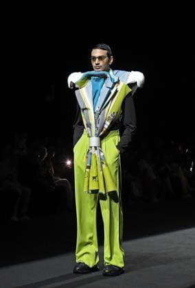 A model walks on the ramp showcasing creation by Indian designer Anurag Gupta on the second day of the Lakme Fashion Week (LFW) in Mumbai. Mumbai India Copyright: xAshishxVaishnavx xSOPAxImagesx AVaishnav_Lakme Fashion Week day two in Mumbai (2)