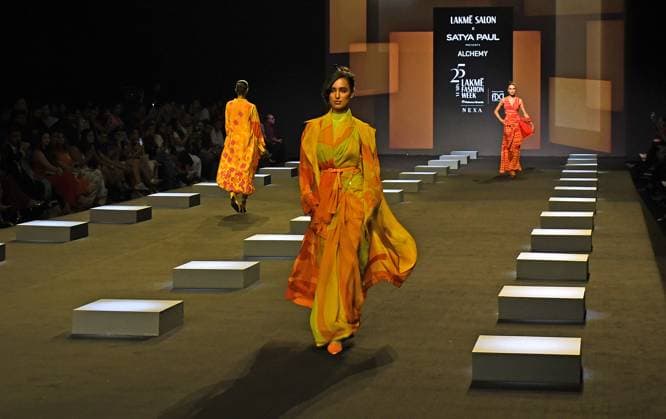 Models walks on the ramp showcasing creation by Indian designer Satya Paul on the second day of the Lakme Fashion Week (LFW) in Mumbai. Mumbai India Copyright: xAshishxVaishnavx xSOPAxImagesx AVaishnav_Lakme Fashion Week day two in Mumbai (9)