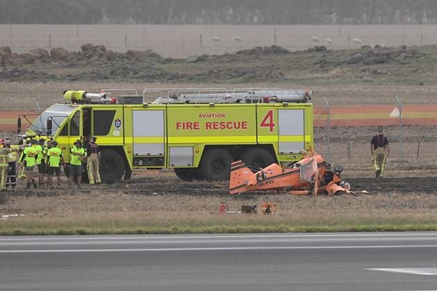 Bilder des Jahres 2025, News 03 März News Themen der Woche KW13 News Bilder des Tages AVALON AIRSHOW CRASH, Emergency crews respond after a Wolf Pitts Pro aircraft from the SkyAces Formation Aerobatic Team crashed during the Avalon Australian International Airshow at Avalon Airport in Geelong, Friday, March 28, 2025. Spectators at the Avalon Airshow were stunned on Friday afternoon when a small plane, believed to be an Pitts aerobatic aircraft, lost control and hit the ground. ( NO ARCHIVING, EDITORIAL USE ONLY, NO USE IN BOOKS WITHOUT CONSENT Geelong Victoria Australia  Copyright: xMichaelxCurriex 20250328130151185126jpeg