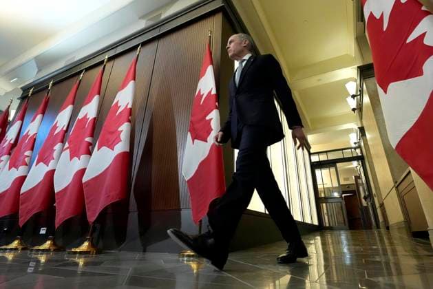 Kanada, Mark Carney Pressekonferenz in Ottawa zum Stand der Beziehungen zwischen Kanada und den USA March 27, 2025, Ottawa, On, CANADA: Prime Minister Mark Carney arrives to a press conference, in Ottawa, Thursday, March 27, 2025. Ottawa CANADA  - ZUMAc35_ 20250327_zaf_c35_103 Copyright: xFrankxGunnx