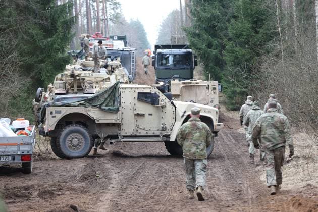 Bilder des Jahres 2025, News 03 März News Themen der Woche KW13 News Bilder des Tages 2025-03-28 Pabrade Lithuania. Search and rescue operation is ongoing in a military training area near Pabrade (about 40 km North East from capital Vilnius) where US M88 Hercules military recovery vehicle with four US servicemen aboard dissapeared on Tuesday afternoon. The vehicle allegedly sank deep into the swamp or lake in the forests. The fate of all four servicemen is still unknown. Pabrade Lithuania slis7016.jpeg  Copyright: xRobertasxRiabovasx us lithuania military accident pabrade