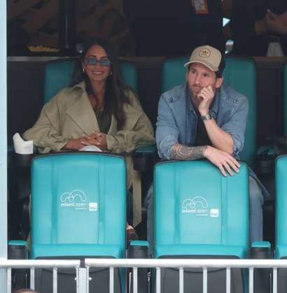 MIAMI GARDENS, FL - MARCH 28: Lionel Messi 10 of Inter Miami and his wife Antonela Roccuzzo and their kids Thiago, Mateo, and Ciro are all seen watching Novak Djokovic of Serbia defeat Grigor Dimitrov of Bulgaria in their match on Day 11 of the Miami Open at Hard Rock Stadium on March 28, 2025 in Miami Gardens, Florida People: Lionel Messi, Antonela Roccuzzo and Kids Copyright: xHoo-mex xMediaPunchx