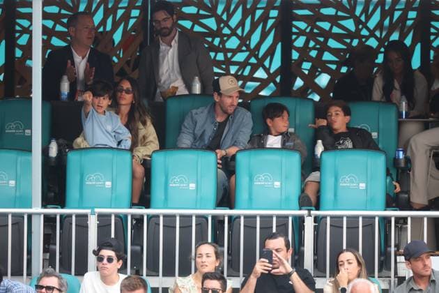 MIAMI GARDENS, FL - MARCH 28: Lionel Messi 10 of Inter Miami and his wife Antonela Roccuzzo and their kids Thiago, Mateo, and Ciro are all seen watching Novak Djokovic of Serbia defeat Grigor Dimitrov of Bulgaria in their match on Day 11 of the Miami Open at Hard Rock Stadium on March 28, 2025 in Miami Gardens, Florida People: Lionel Messi, Antonela Roccuzzo and Kids Copyright: xHoo-mex xMediaPunchx