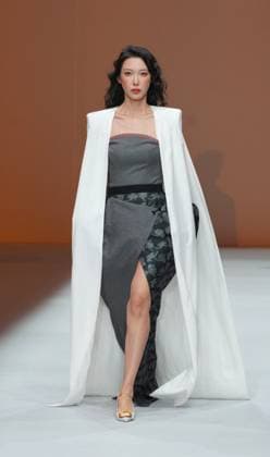China Fashion Week in Peking, BODPASHOW Join Hands Modenschau BEIJING, CHINA - MARCH 28: A model walks the runway to display creations from the BODPASHOW.Join Hands in Labrang collection on day 9 of China Fashion Week A W2025 at 798Â·751 PARK on March 28, 2025 in Beijing, China.  Copyright: xVCGx 111557904644