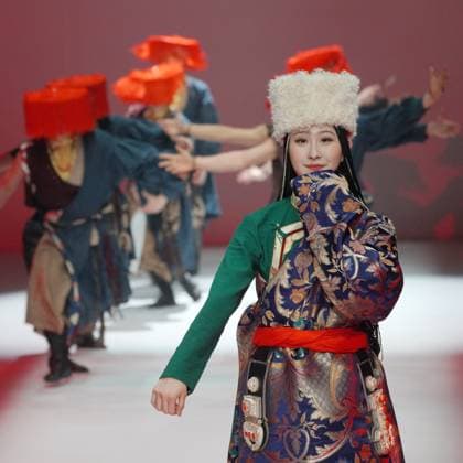 China Fashion Week in Peking, BODPASHOW Join Hands Modenschau BEIJING, CHINA - MARCH 28: Models walk the runway to display creations from the BODPASHOW.Join Hands in Labrang collection on day 9 of China Fashion Week A W2025 at 798Â·751 PARK on March 28, 2025 in Beijing, China.  Copyright: xVCGx 111557904595