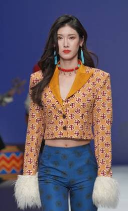 China Fashion Week in Peking, BODPASHOW Join Hands Modenschau BEIJING, CHINA - MARCH 28: A model walks the runway to display creations from the BODPASHOW.Join Hands in Labrang collection on day 9 of China Fashion Week A W2025 at 798Â·751 PARK on March 28, 2025 in Beijing, China.  Copyright: xVCGx 111557904630