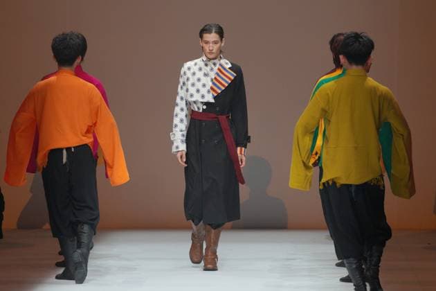 China Fashion Week in Peking, BODPASHOW Join Hands Modenschau BEIJING, CHINA - MARCH 28: Models walk the runway to display creations from the BODPASHOW.Join Hands in Labrang collection on day 9 of China Fashion Week A W2025 at 798Â·751 PARK on March 28, 2025 in Beijing, China.  Copyright: xVCGx 111557904638
