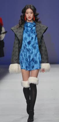 China Fashion Week in Peking, BODPASHOW Join Hands Modenschau BEIJING, CHINA - MARCH 28: A model walks the runway at the BODPASHOW.Join Hands in Labrang collection show on day 9 of China Fashion Week A W2025 at 798Â·751 PARK on March 28, 2025 in Beijing, China.  Copyright: xVCGx 111557904622