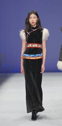 China Fashion Week in Peking, BODPASHOW Join Hands Modenschau BEIJING, CHINA - MARCH 28: A model walks the runway at the BODPASHOW.Join Hands in Labrang collection show on day 9 of China Fashion Week A W2025 at 798Â·751 PARK on March 28, 2025 in Beijing, China.  Copyright: xVCGx 111557904624