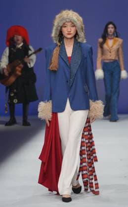 China Fashion Week in Peking, BODPASHOW Join Hands Modenschau BEIJING, CHINA - MARCH 28: A model walks the runway at the BODPASHOW.Join Hands in Labrang collection show on day 9 of China Fashion Week A W2025 at 798Â·751 PARK on March 28, 2025 in Beijing, China.  Copyright: xVCGx 111557904628