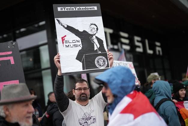 March 29, 2025, Vancouver, Bc, CANADA: People protest outside a Tesla showroom in Vancouver, on Saturday, March 29, 2025. Vancouver CANADA  - ZUMAc35_ 20250329_zaf_c35_054 Copyright: xDarrylxDyckx