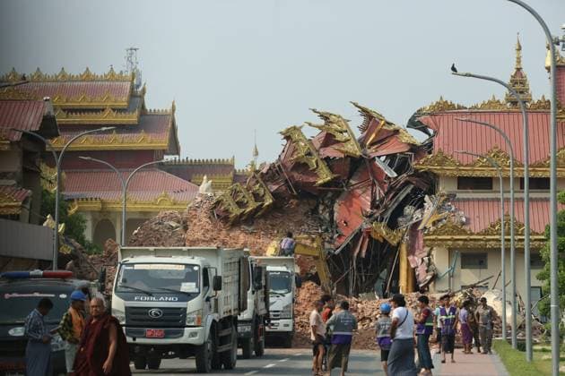 Bilder des Jahres 2025, News 03 März News Themen der Woche KW13 News Bilder des Tages (250330) -- BEIJING, March 30, 2025 -- This photo taken on March 29, 2025 shows a damaged building after an earthquake in Mandalay, Myanmar. A powerful 7.7 magnitude earthquake, followed by a 6.4 magnitude aftershock minutes later, struck Myanmar s Mandalay region on Friday, causing massive casualties and damage in multiple countries. (Photo by Xinhua) XINHUA PHOTOS OF THE DAY MyoxKyawxSoe 