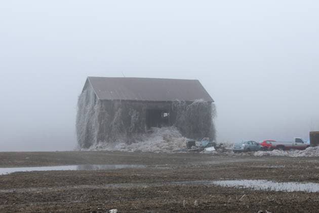 Kanada, Unwetter in Ontario March 30, 2025, Innisfil, Ont, CANADA: A frozen barn in Innisfil, Ont. after a multi-day complicated weather system hit the area with ice, freezing rain and snow - causing many tree branches and hydro wires to fall - leaving more than 250,000 without power through the region. Innisfil CANADA - ZUMAs109 20250330_zaf_s109_015 Copyright: xChristopherxDrostx