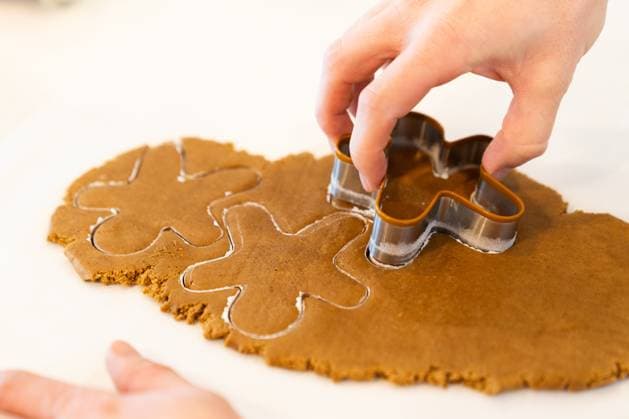 IMAGO Creative, Weihnachten, Food, Backen, Lebkuchen Creating Christmas One Cookie at a Time Minneapolis, Minnesota, United States R_WREL250330-1693152-01