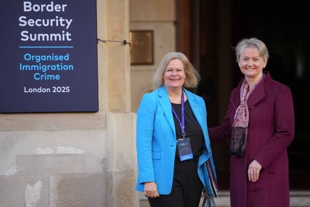 News Themen der Woche KW14 News Bilder des Tages Border Security Summit in London Britain s Home Secretary Yvette Cooper welcomes Germany s Federal Minister of the Interior, Nancy Faeser, to the Border Security Summit in London, Monday, March 31, 2025., Credit:Kin Cheung Avalon GBR, London  Copyright: xKinxCheungx xAvalonx 0981767418