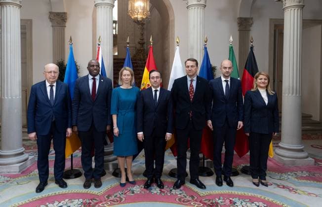 News Themen der Woche KW14 News Bilder des Tages Fourth meeting of G5 ministers Family photo with the foreign ministers of the United Kingdom, David Lammy, Spain, José Manual Albares, Poland, Radoslaw Sikorski, France, Jean Noël Barrot, and Italy, and the High Representative of the Union for Foreign Affairs and Security Policy, Kaja Kallas, during the ministerial meeting on European security and Ukraine, at the Palacio de Viana, on March 31, 2025, in Madrid Spain Albares hosted the meeting of the G5 forum which brought together the ministers of the main European countries and Ukraine to further discuss security in Europe This is the fourth meeting after those held in Warsaw on November 19, in Berlin on December 12 and in Paris on February 12 31 MARCH 2025 Spain  Copyright: xEduardoxParrax 6614384