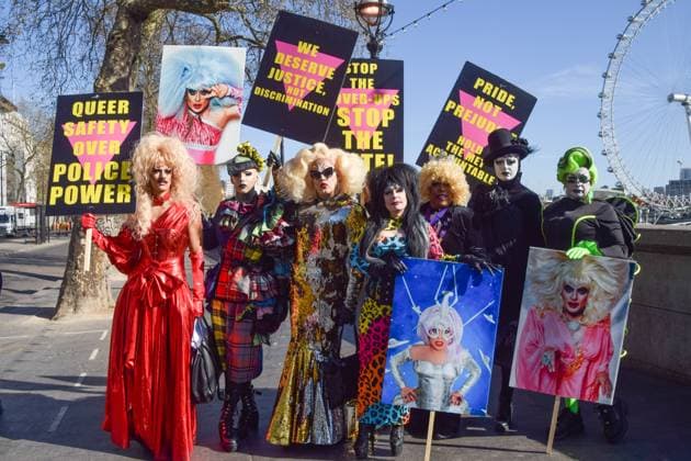 News Bilder des Tages Bilder des Jahres 2025, News 03 März March 31, 2025, London, England, United Kingdom: Protesters gather in Westminster demanding justice for Heklina, the American drag queen performer who died in Soho, London. The protesters claim that the Metropolitan Police mismanaged the investigation of the death due to a homophobic bias London United Kingdom - ZUMAv130 20250331_zip_v130_015 Copyright: xVukxValcicx