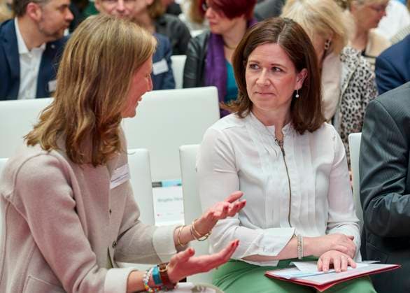 Deutscher Lehrkräftepreis - Katharina Günther-Wünsch EUR,Deutschland, Berlin, 31.03.2025: Katharina Günther-Wünsch (Senatorin für Bildung-Berlin) im Gespräch mit Alexandra Heraeus von der Bildungsstiftung. Unterricht Innovativ 2024 - Deutscher Lehrkräftepreis wird in der Wettbewerbskategorie Vorbildliche Schulleitung wird mit drei Preisen geehrt. Der 1. Preis geht an Andrea Franke von der Willy-Brandt Schule in Berlin-Wedding einer Integrierten Sekundarschule. Der 2. Preis geht an Carten Bangert, Philipp Wetzel und Markus Burster von der Maria-Gress-Schule in Ilffezheim einer Verbundschule aus Baden-Württemberg sowie der 3.Preis an Nicole Verdenhalven von der Rahel-Hirsch-Schule einem Oberstufenzentrum (Berufle Schule) aus Berl