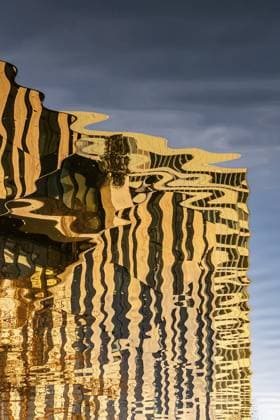 Creative Highlights World Abstrakte Wasserspiegelung, Kö-Bogen Gebäude am Hofgarten, Düsseldorf, Nordrhein-Westfalen, Deutschland, Europa Abstract water reflection, Kö-Bogen building at the Hofgarten, Düsseldorf, North Rhine-Westphalia, Germany, Europe Copyright: imageBROKER FranzelxDrepper ibxfdr12984175.jpg