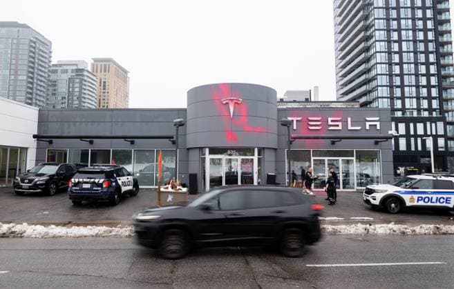 March 31, 2025, Ottawa, On, Canada: Pink spray paint is seen on the Tesla logo of the Tesla Service and Showroom centre after being spray painted by a protestor in Ottawa, on Monday, March 31, 2025. Ottawa Canada  - ZUMAc35_ 20250331_zaf_c35_011 Copyright: xSpencerxColbyx
