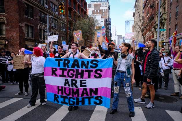 News Themen der Woche KW14 News Bilder des Tages NEW YORK, NY- MARCH 31: Thousands march in the streets of Manhattan to demand rights for Transgender youth on Trans Day of Visibility on March 31, 2025 in New York City. Copyright: xKatiexGodowskix