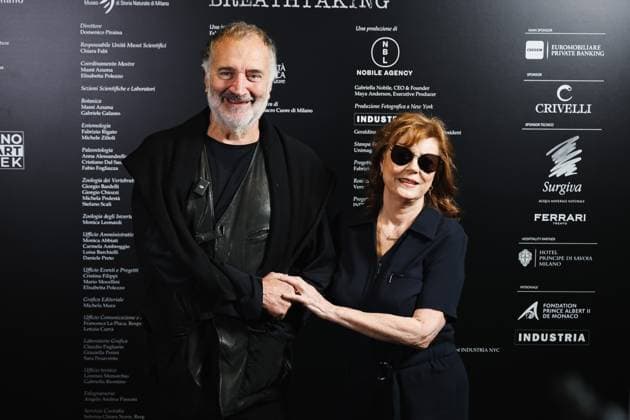 Entertainment Themen der Woche KW14 Entertainment Bilder des Tages Milan, Italy: Milan, The press preview of the exhibition Breathtaking by Fabrizio Ferri on the occasion of the Milan Art Week 2025 at the Natural History Museum. In the photo: Susan Sarandon (Actress), Fabrizio Ferri (Photographer) Milan Italy  - ZUMAp169 20250401_zea_p169_317 Copyright: xAlessandroxBremecx
