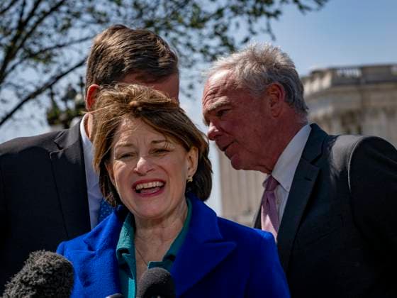 April 1, 2025, Washington, District Of Columbia, USA: Senator AMY KLOBUCHAR (D-MN), speaks out against President Trumps Canadian tariffs, noting that Canada is her states largest trading partner. Virginia Democratic Senators MARK WARNER and TIM KAINE confer in the background. Washington USA - ZUMAd155 20250401_znp_d155_004 Copyright: xSuexDorfmanx