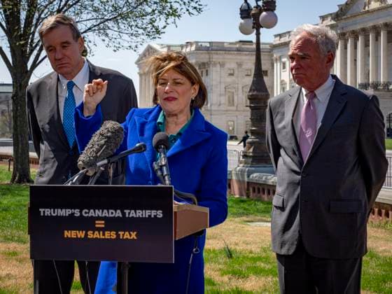 April 1, 2025, Washington, District Of Columbia, USA: Senators MARK WARNER (D-VA), AMY KLOBUCHAR (D-MN) and TIM KAINE (D-VA) speak out against President Trumps Canadian tariffs, warning on negative impacts on the United States economy. Washington USA - ZUMAd155 20250401_znp_d155_011 Copyright: xSuexDorfmanx