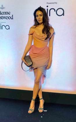 Fashion show red carpet event in Mumbai - 01 Apr 2025 YouTuber Mira Rajput poses for a photo as she arrives for a fashion show event in Mumbai. Mumbai India Copyright: xAshishxVaishnavx xSOPAxImagesx AVaishnav_Fashion show red carpet event in Mumbai (30)