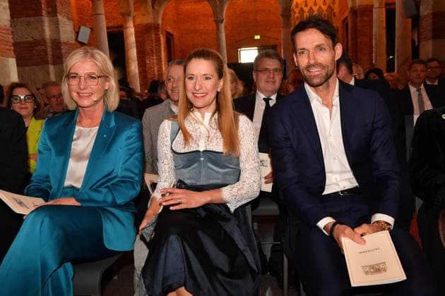 Ulrike Scharf Minister of State , Stefanie Hertel and Sven Hannawald Award of the Bavarian State Medal for Social Merit 2025 Allerheiligen Hofkirche, Munich Residence 03 April 2025