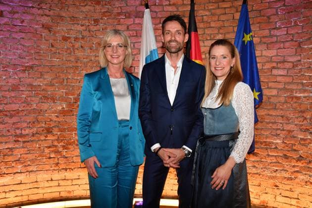 Ulrike Scharf Minister of State , Sven Hannawald and Stefanie Hertel Award of the Bavarian State Medal for Social Merit 2025 Allerheiligen Hofkirche, Munich Residence 03 April 2025