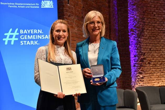 Stefanie Hertel and Ulrike Scharf Minister of State Award of the Bavarian State Medal for Social Merit 2025 Allerheiligen Hofkirche, Munich Residence 03 April 2025