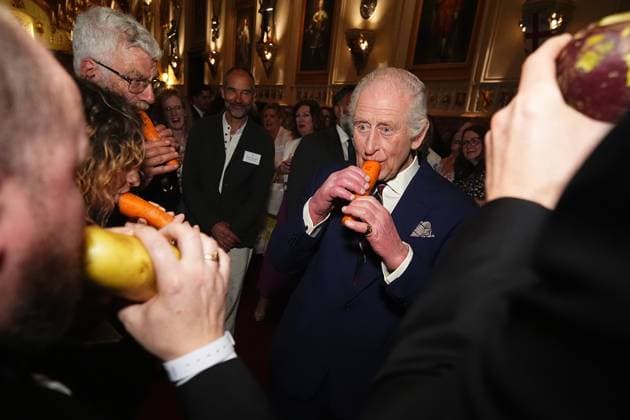 Royal community music reception King Charles III plays a carrot with the London Vegetable Orchestra during a reception to recognise those involved in community music across the UK, at Windsor Castle in Berkshire. The 350 guests include leaders of community music groups and music-related projects, many of whom are volunteers., Credit:Aaron Chown Avalon UK, Windsor  Copyright: xAaronxChownx xAvalonx 0983027408