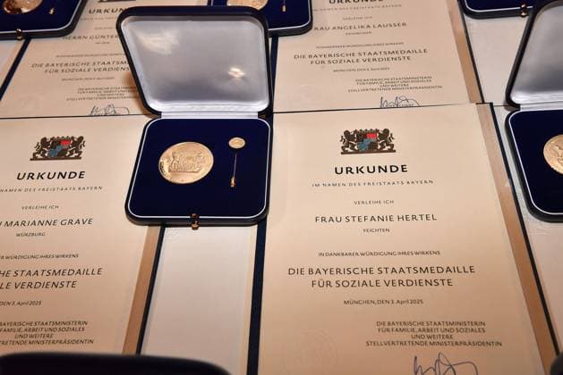 Stefanie Hertel certificate and medal at the award ceremony for the Bavarian State Medal for Social Merit 2025 in the Allerheiligen Hofkirche, Residenz on 3 April 2025 in Munich Bavarian State Medal for Stefanie Hertel and Sven Hannawald in Munich