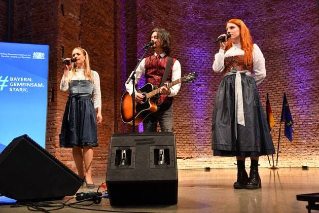 Stefanie Hertel, Lanny Lanner and Johanna Mross at the award ceremony for the Bavarian State Medal for Social Merit 2025 in the Allerheiligen Hofkirche, Residenz on 3 April 2025 in Munich Bavarian State Medal for Stefanie Hertel and Sven Hannawald in Munich