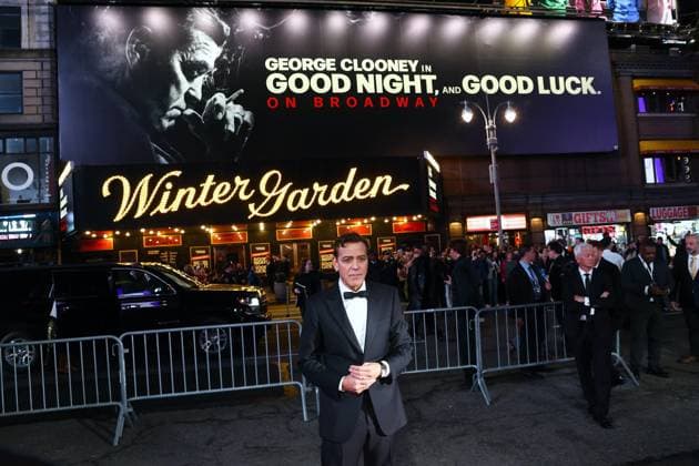 Entertainment Themen der Woche KW14 Entertainment Bilder des Tages George Clooney At Good Night And Good Luck Opening Night - NYC George Clooney poses front of the Winter Garden Theater during the opening night of Broadway show Good Night and Good Luck in New York, NY on April 3, 2025. Photo by Charles Guerin ABACAPRESS.COM New York City NY United States  Copyright: xGuerinxCharles ABACAx