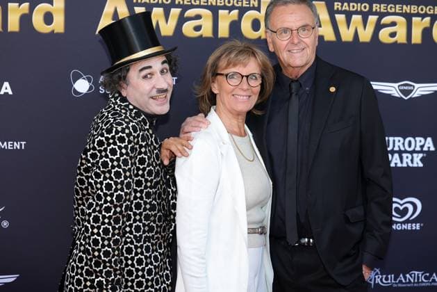 Radio Regenbogen Award 2025 Roland and Marianne Mack with Charly Chaplin on the red carpet Presentation of the 25 Radio Regenbogen Award on 04 04 2025 in the Europa Park Arena in Rust Baden Württemberg, Germany