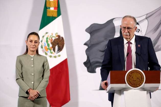 Mexico s President, Claudia Sheinbaum Pardo is seen behind while the Secretary of Agriculture and Rural Development, Julio Berdegue Sacristan speaks during a briefing conference at National Palace. on April 4, 2025 in Mexico City, Mexico. Mexico City Mexico - ZUMAe321 20250404_zia_e321_002 Copyright: xLuisxBarronx