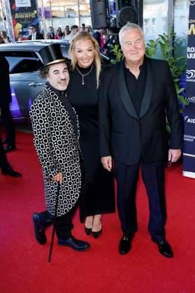 Albert de Paris as Charlie Chaplin, Franziska van Almsick and Jürgen B Harder at the presentation of the 25 Radio Regenbogen Award 2025 in the Europa Park Arena Rust, 04 04 2025 Foto:xS.xGabschx xFuturexImagex regenbogen_5404