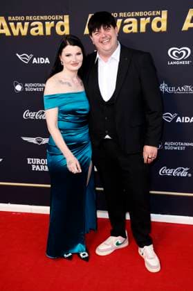 Isaak Guderian with his wife Loreen at the presentation of the 25 Radio Regenbogen Award 2025 in the Europa Park Arena Rust, 04 04 2025 Foto:xS.xGabschx xFuturexImagex regenbogen_5429