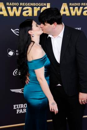 Isaak Guderian with his wife Loreen at the presentation of the 25 Radio Regenbogen Award 2025 in the Europa Park Arena Rust, 04 04 2025 Foto:xS.xGabschx xFuturexImagex regenbogen_5430