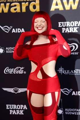 Sophie and the Giants at the presentation of the 25 Radio Regenbogen Award 2025 in the Europa Park Arena Rust, 04 04 2025 Foto:xS.xGabschx xFuturexImagex regenbogen_5444